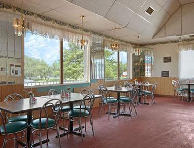 Days Inn By Wyndham Roanoke Civic Center Restaurant photo
